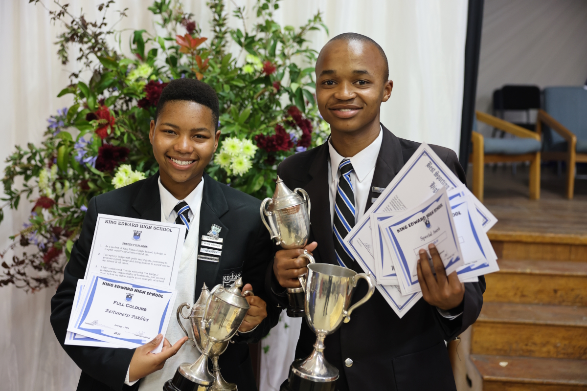 R Pakkies Girls hockey soccer player of the year and Head Prefect. F Jozi Best cricket batsman Rugby player of the year and Best sporting achievement