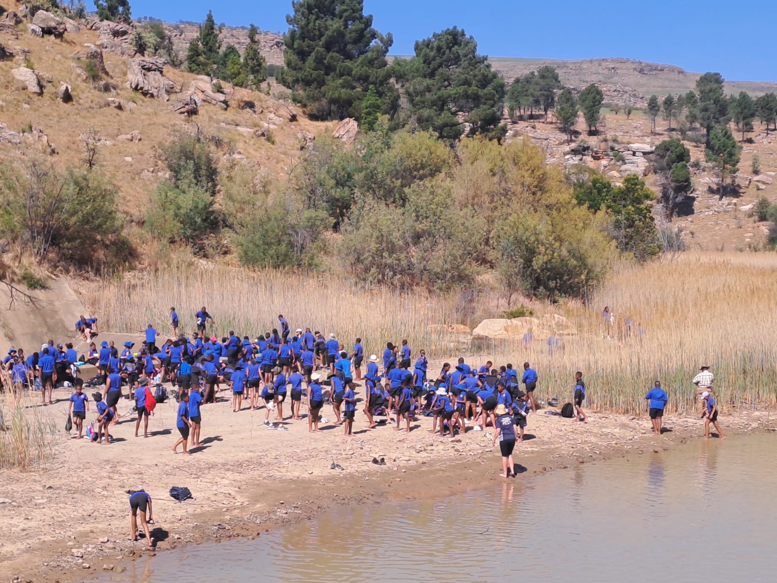 SP learners hiking to the town dam