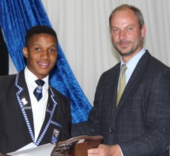 Phakamile_Mtimkulu_receiving_the_Round_Table_Senior_Award_for_Good_Fellowship_Large.jpg